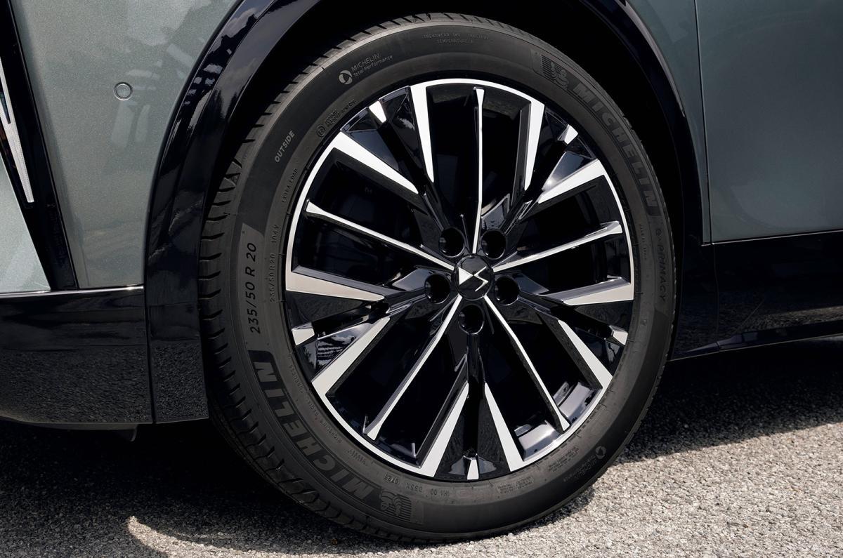 DS No7 static wheel detail