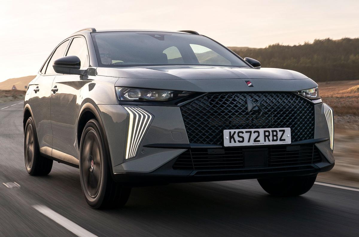 DS 7 front right driving