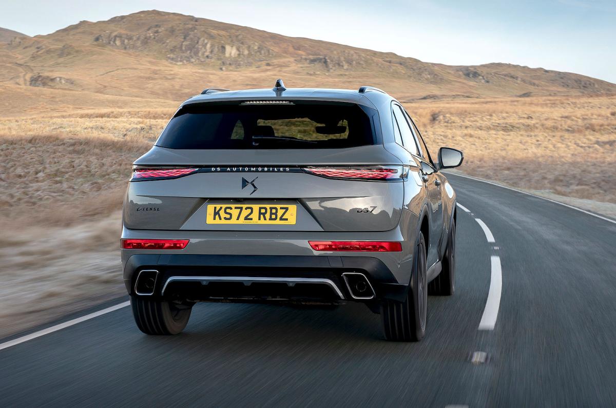 DS 7 rear cornering