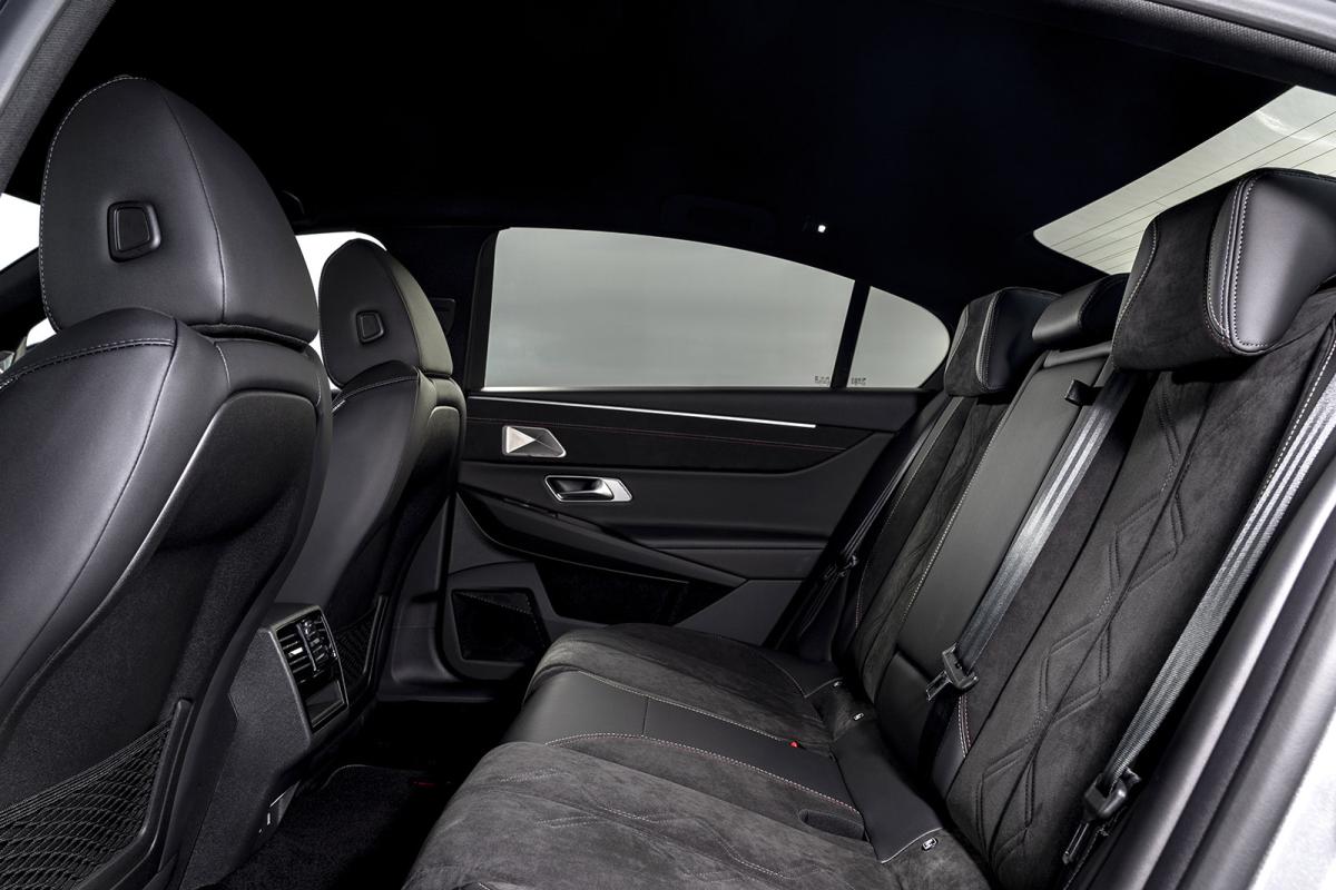 DS 9 interior rear seats