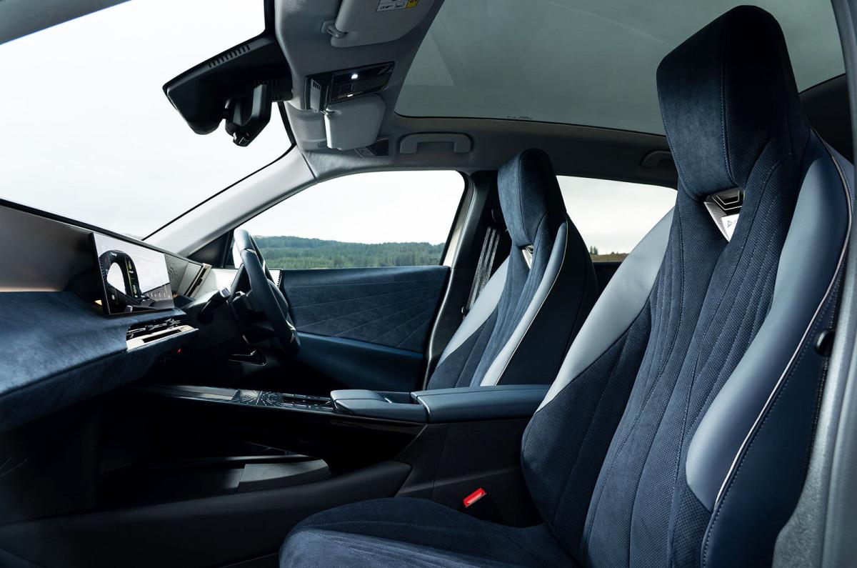 DS No 8 front seats