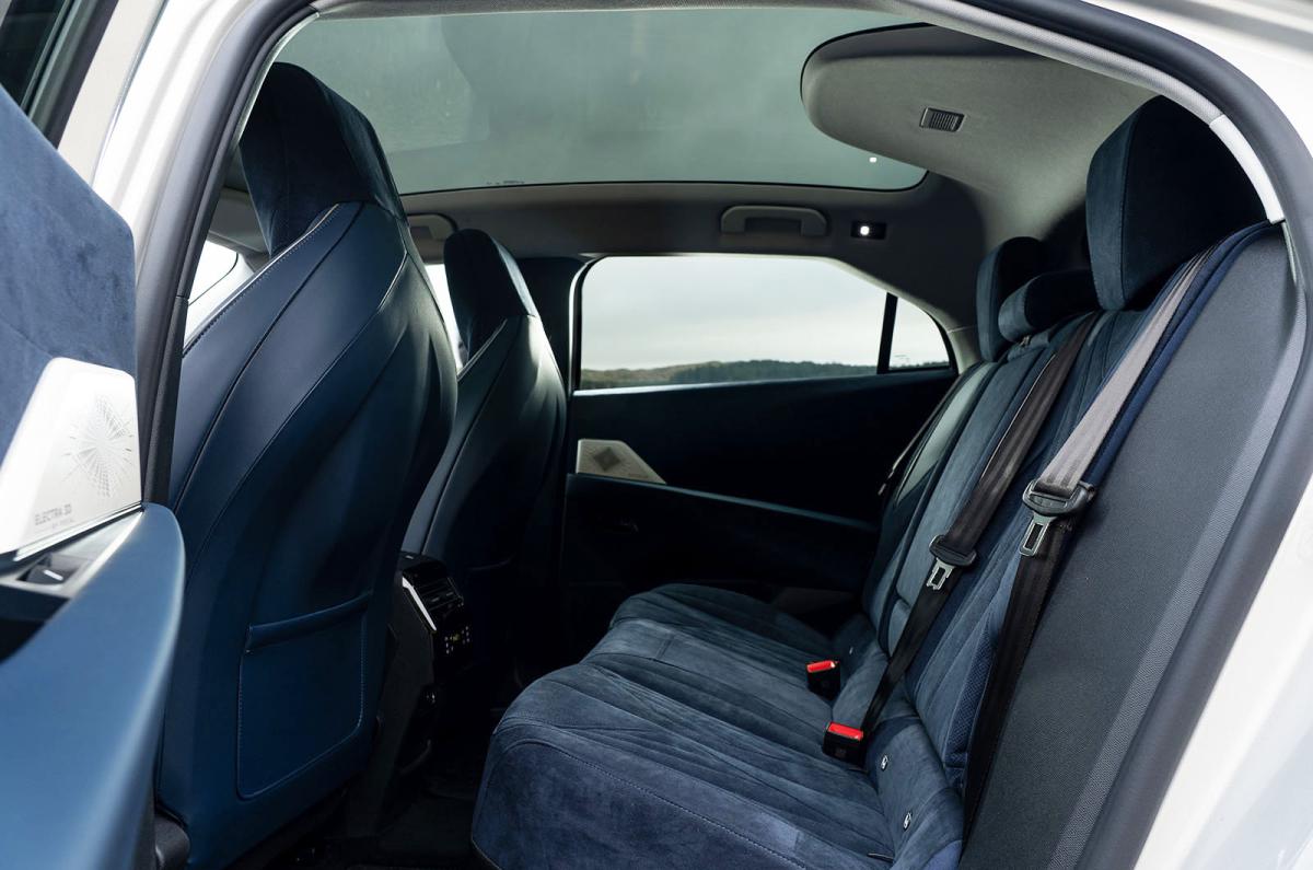 DS No 8 rear seats