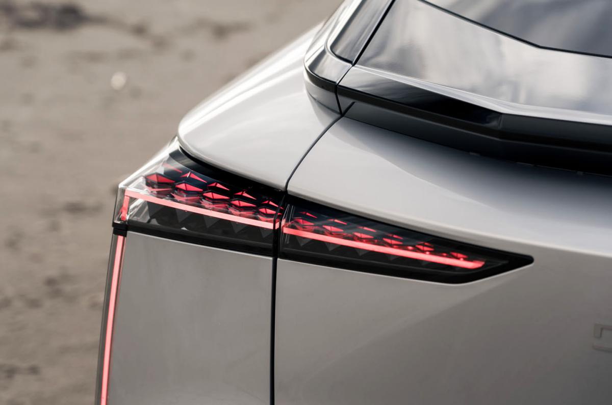 DS No 8 taillight