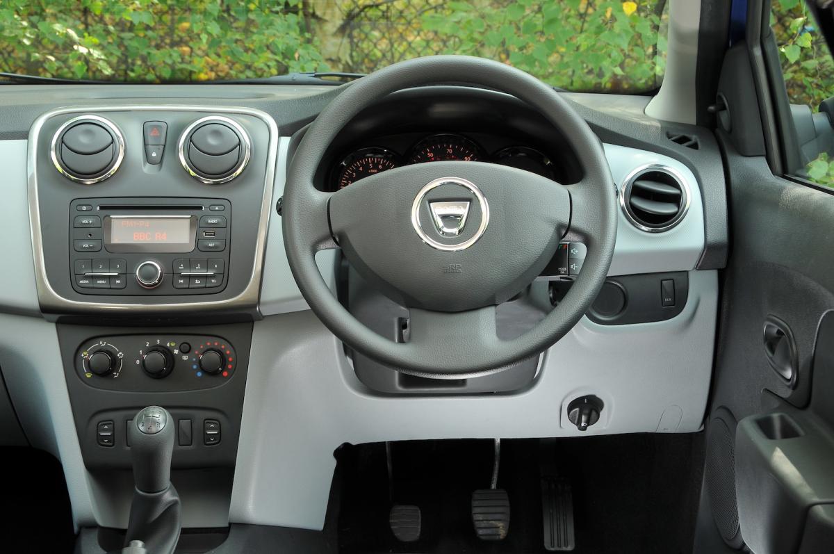 Used Dacia Logan interior
