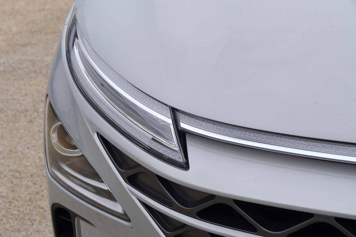 Hyundai Nexo headlights