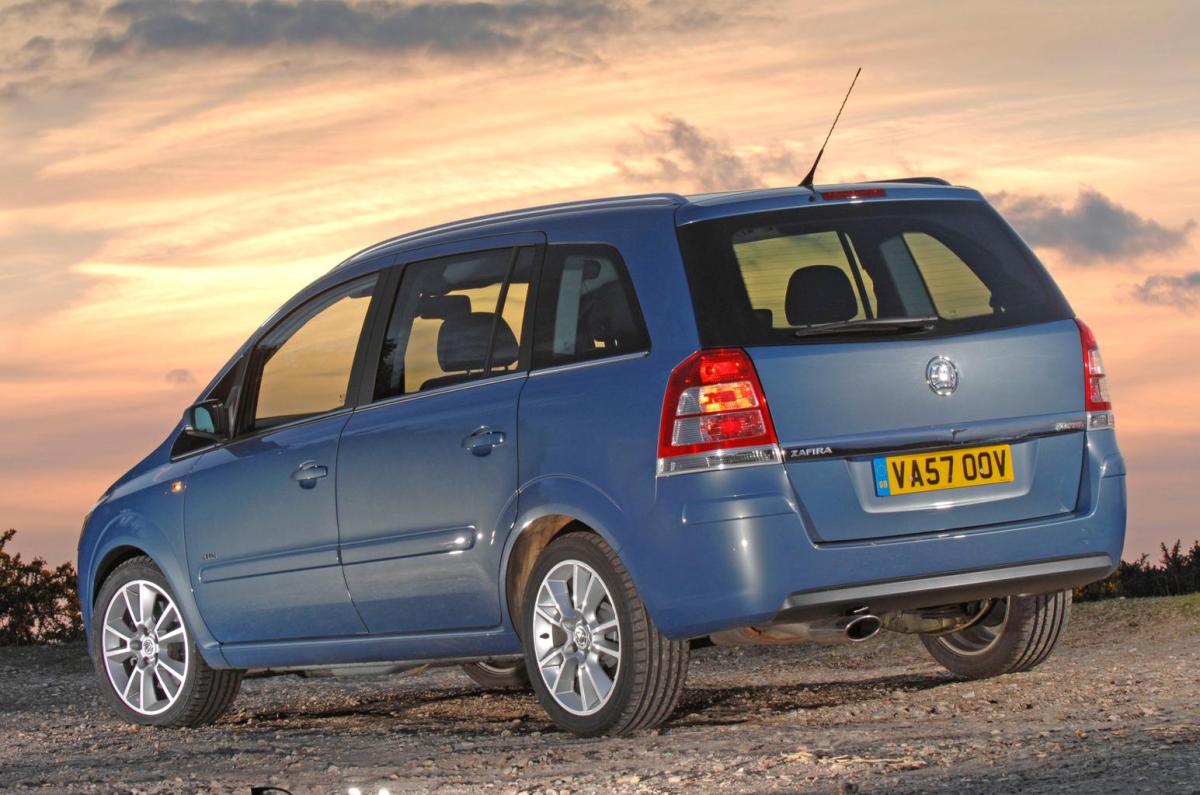 Used Vauxhall Zafira review 05-15