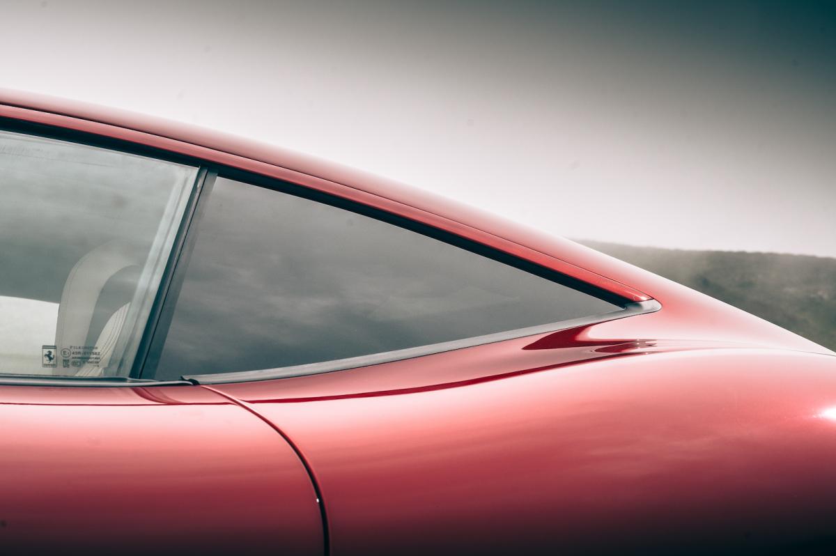 Ferrari Roma 2021 rear window detail