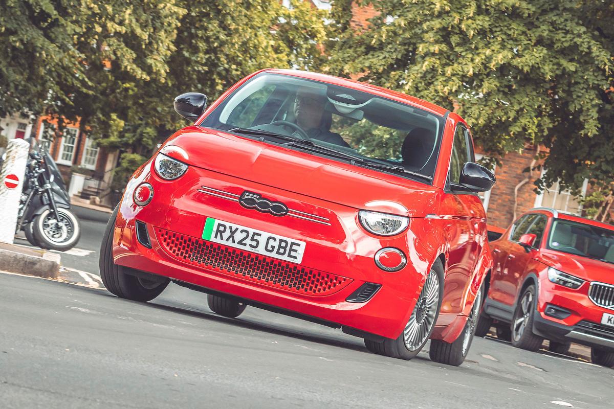 Fiat 500e front driving