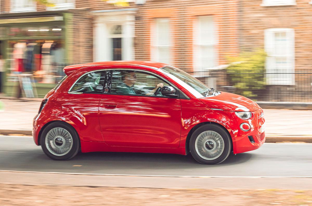 Fiat 500e right driving