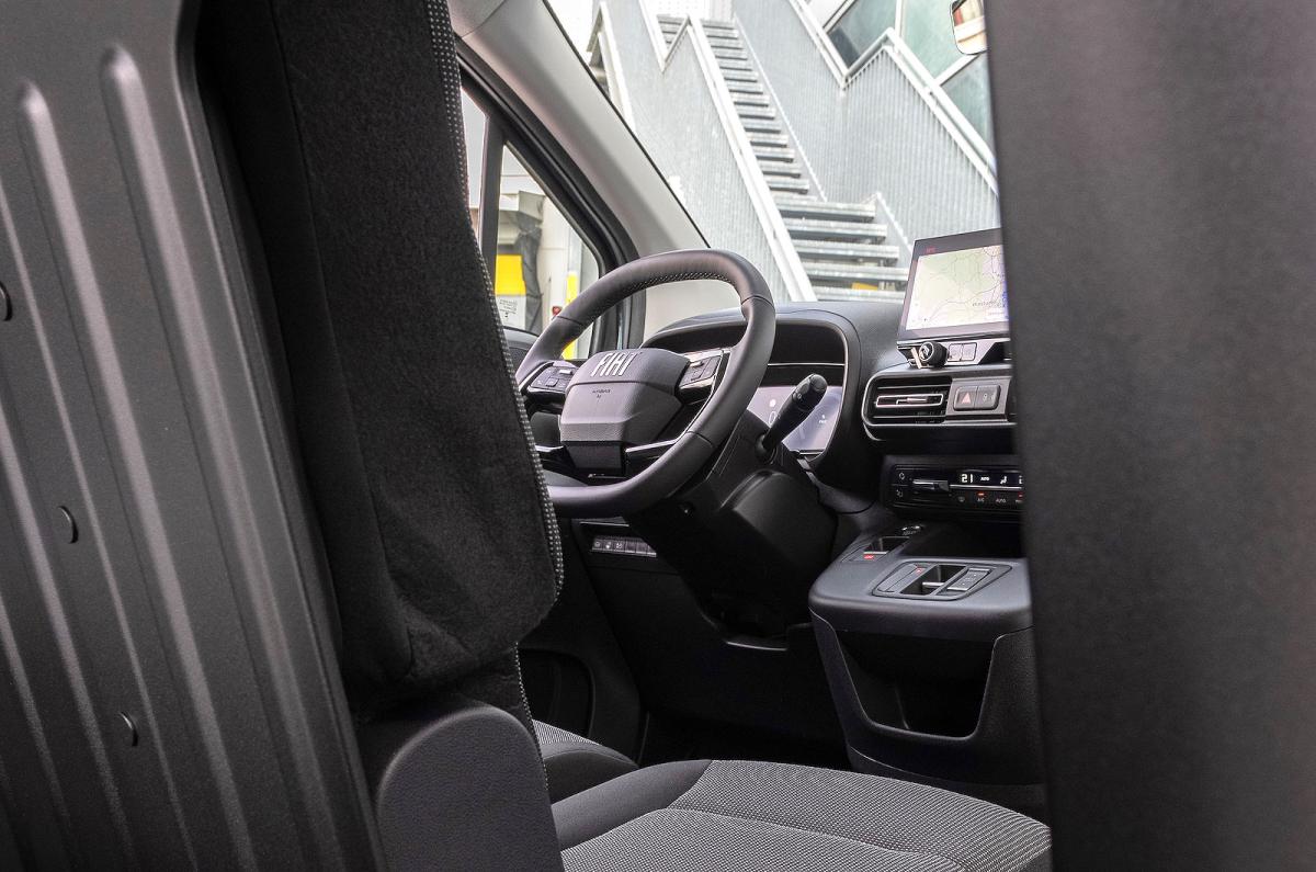 Fiat Doblo load-through space