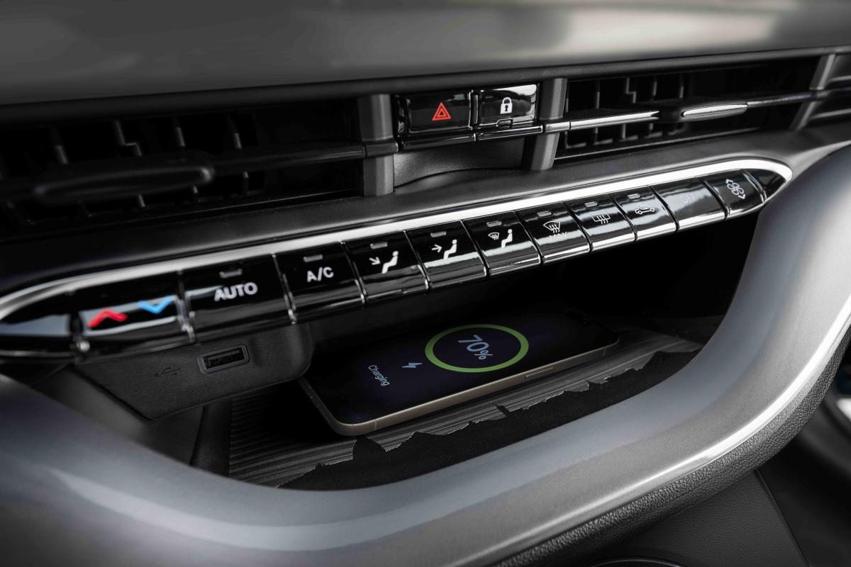 Fiat 500 Hybrid interior details
