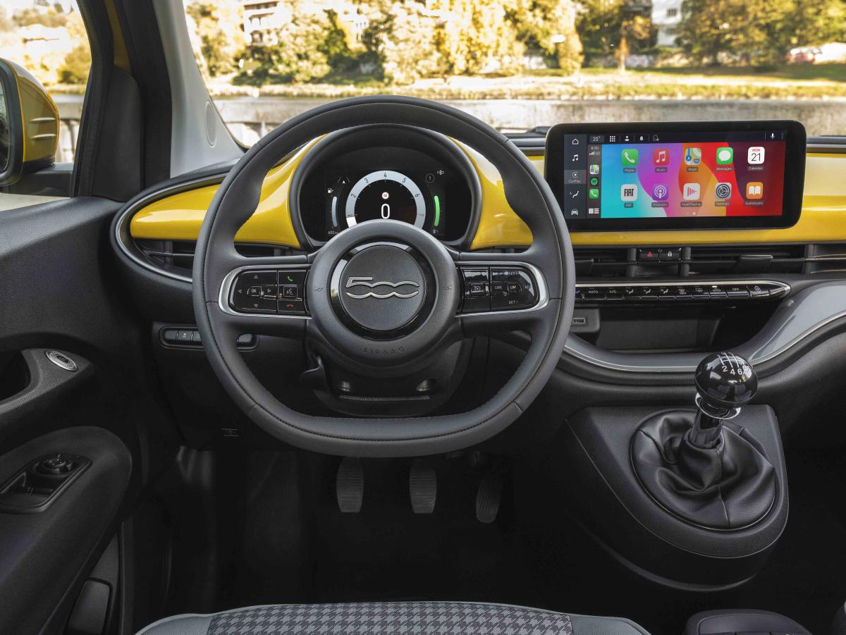 Fiat 500 Hybrid interior