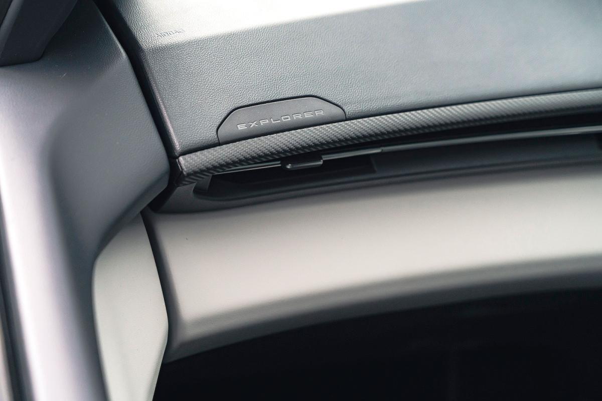 Ford Explorer dashboard detail