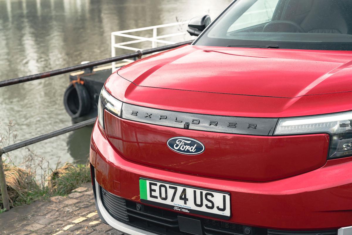 Ford Explorer front detail