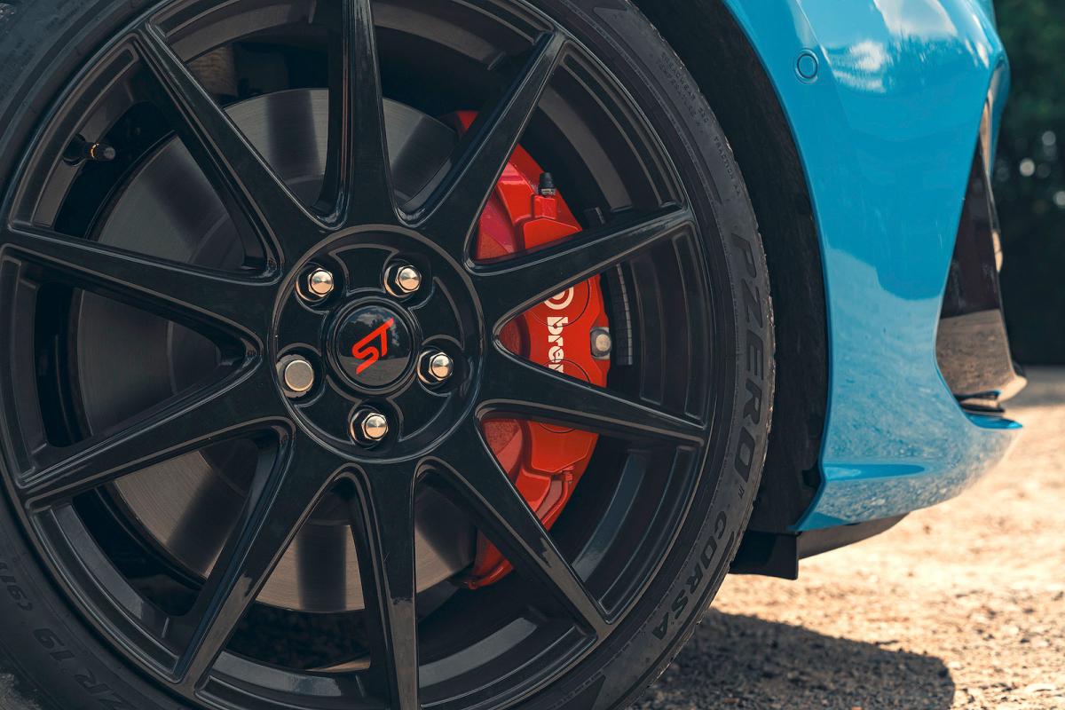 Ford Focus ST alloy wheel