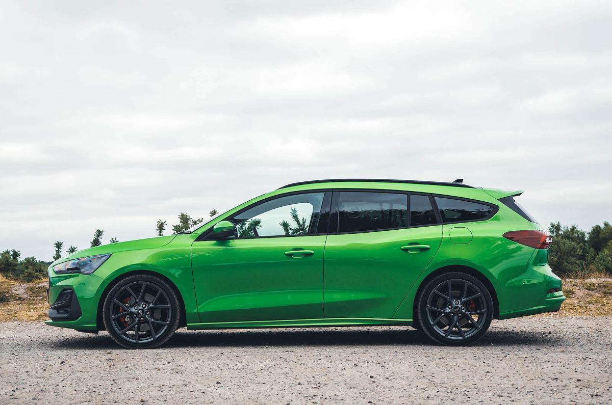 Ford Focus ST Estate left static