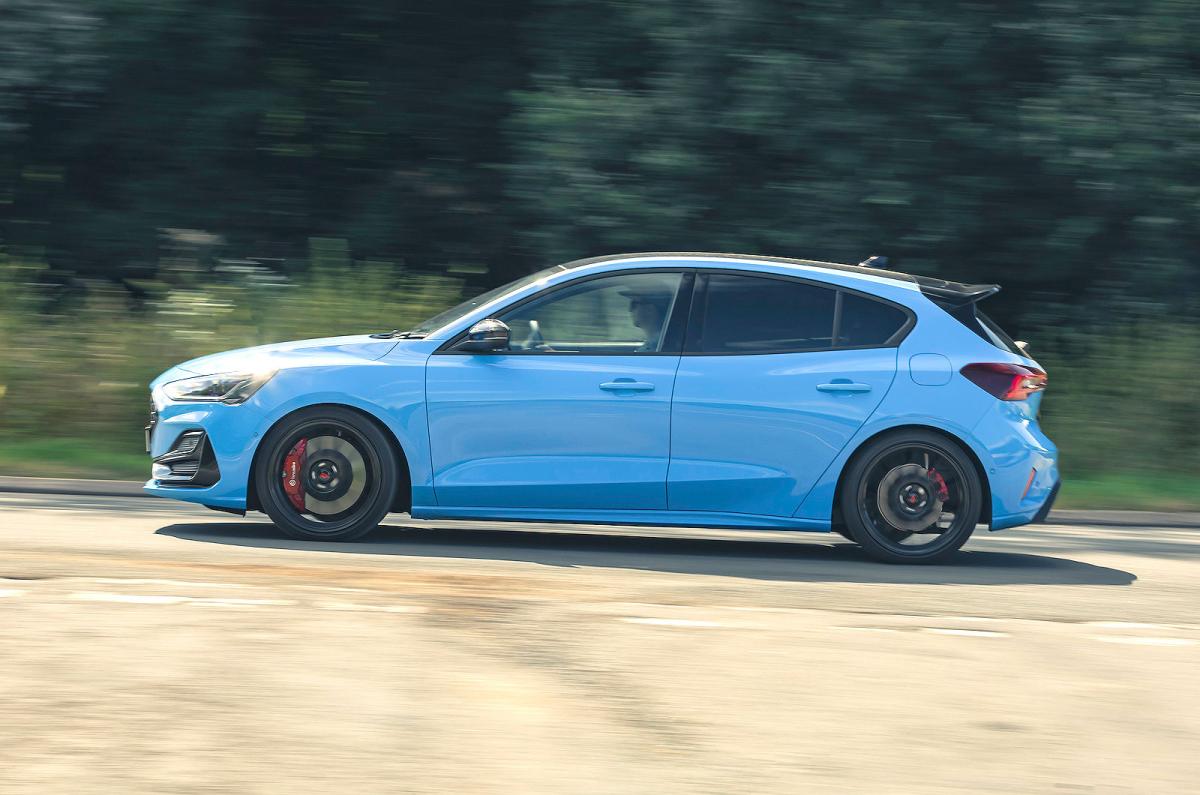 Ford Focus ST left driving