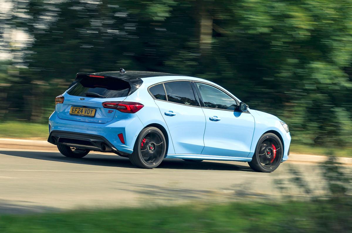 Ford Focus ST rear right driving
