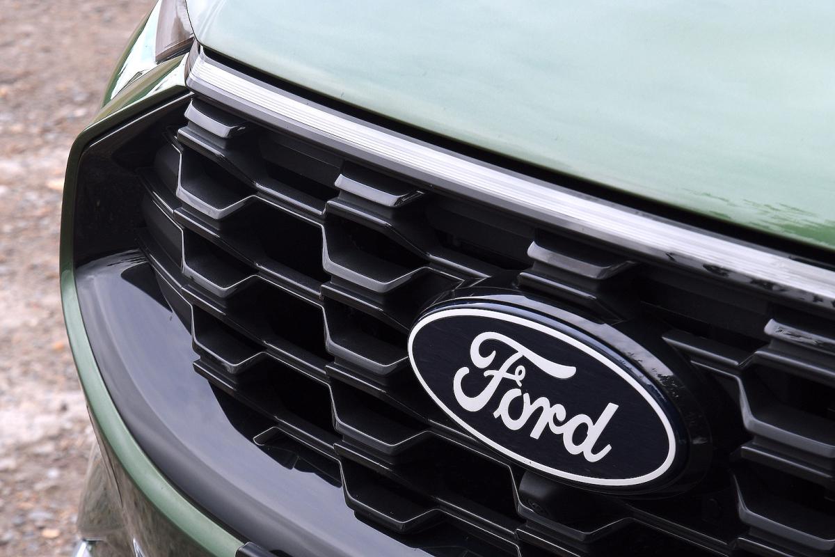 Ford Kuga grille