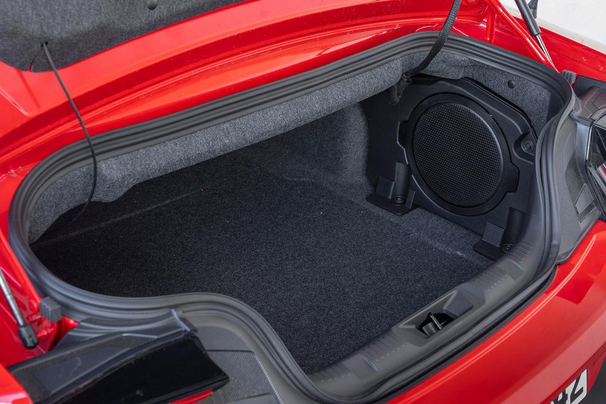 Ford Mustang Convertible boot