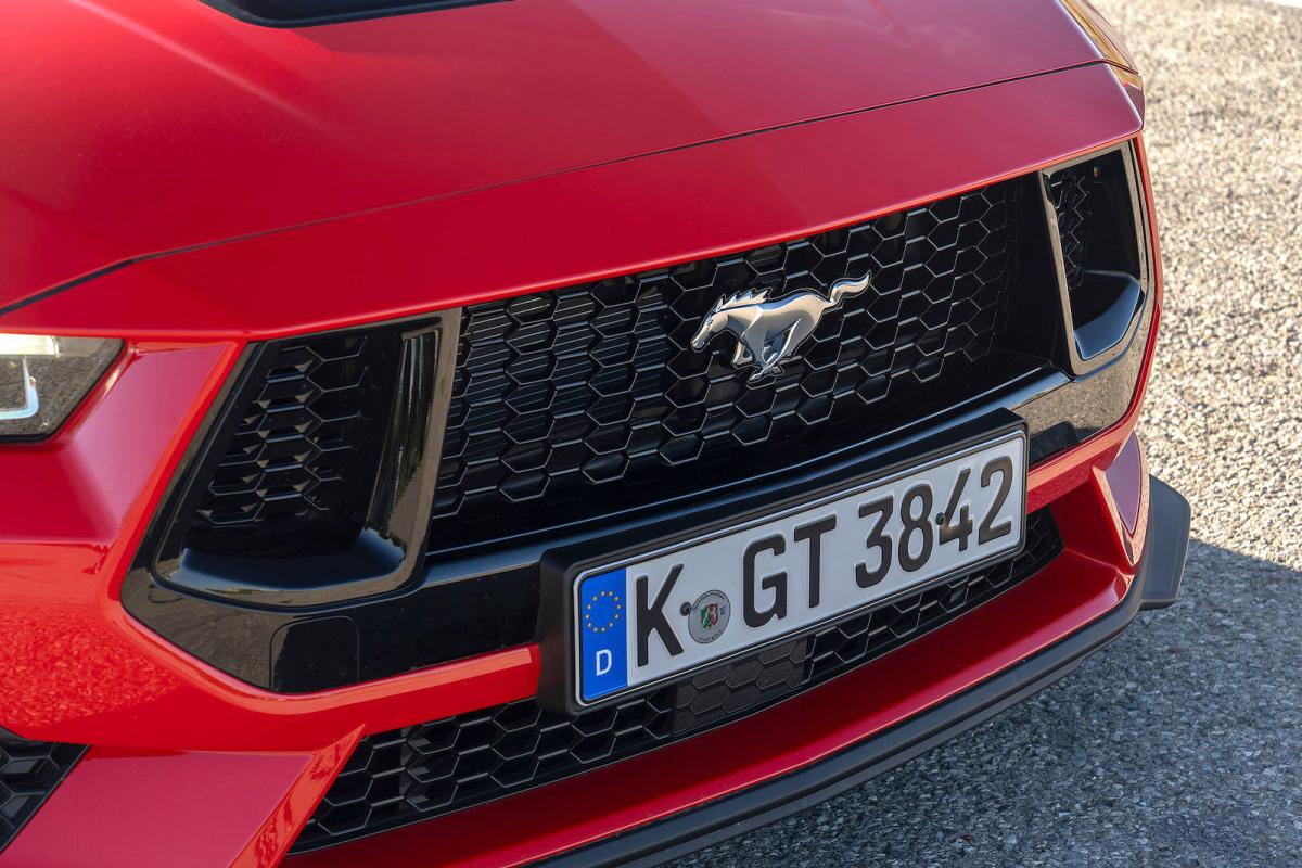 Ford Mustang Convertible grille