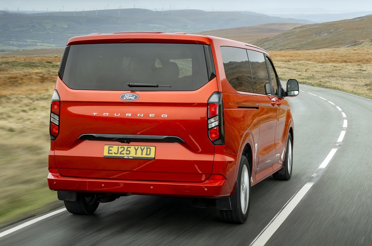 Ford Tourneo Custom driving rear right
