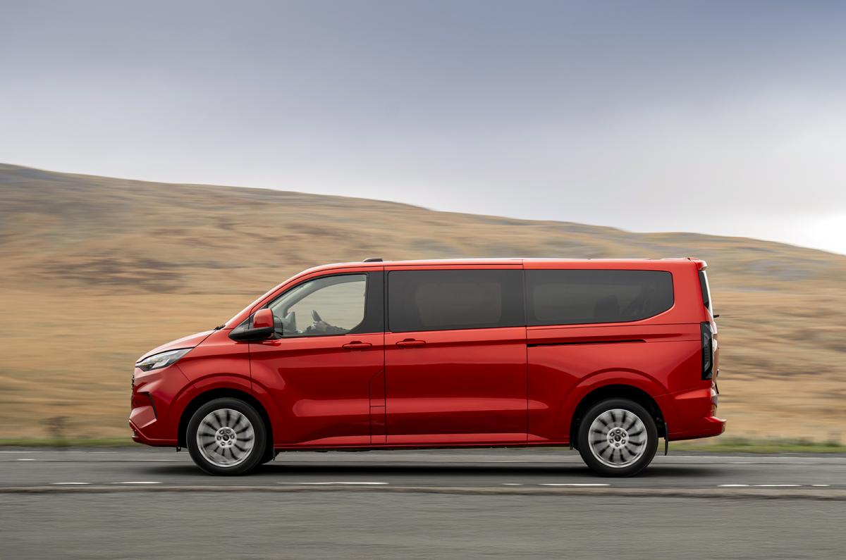 Ford Tourneo Custom driving side