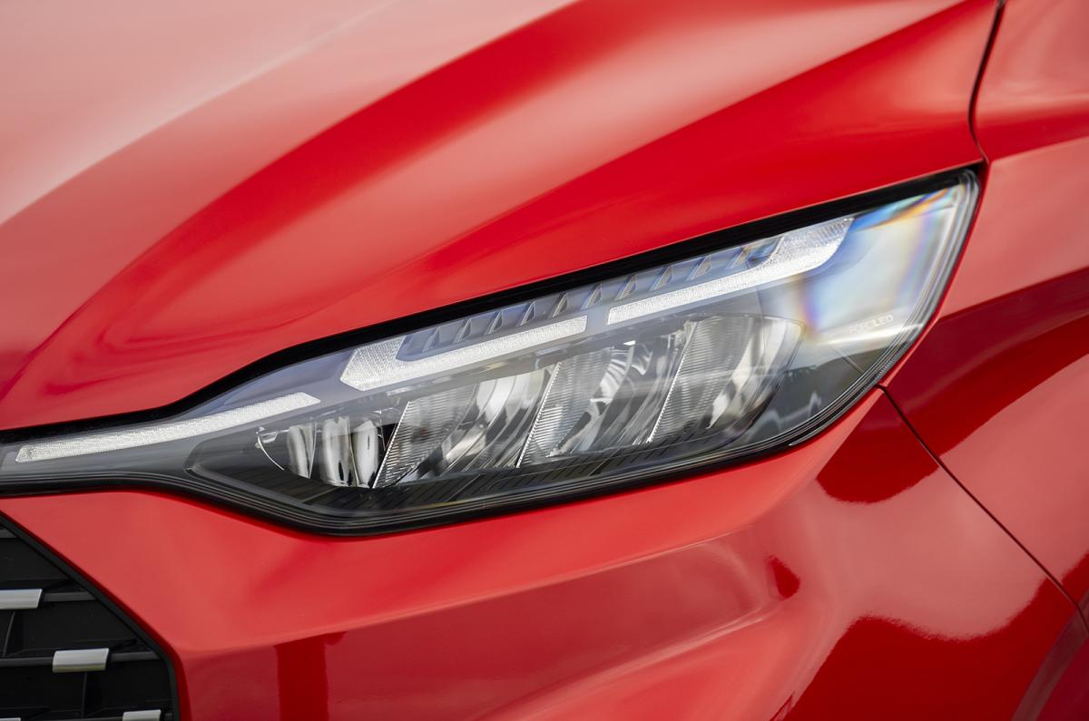 Ford Tourneo Custom headlight