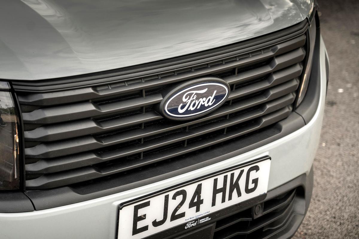 Ford Transit Courier grille