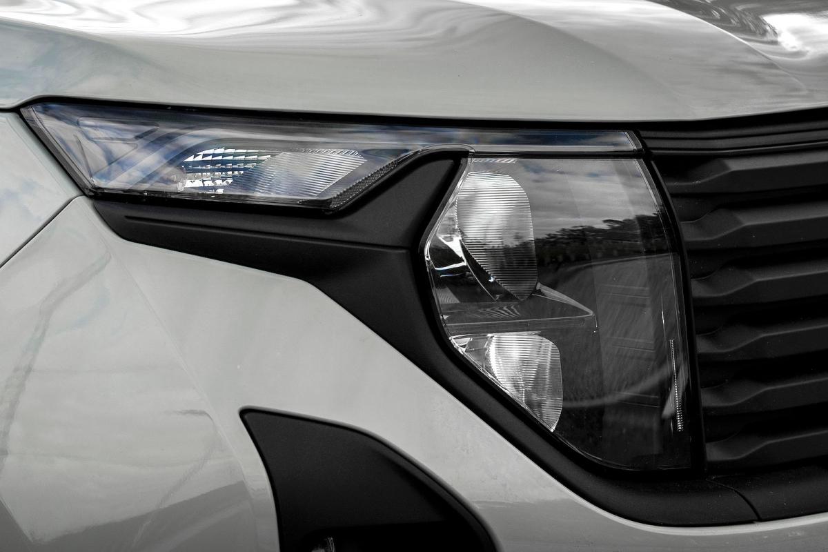 Ford Transit Courier headlights