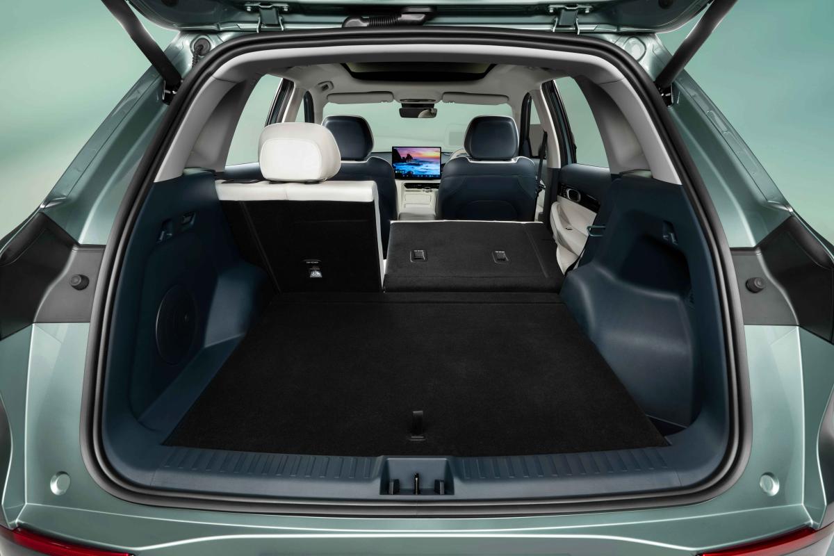 Geely EX5 boot space