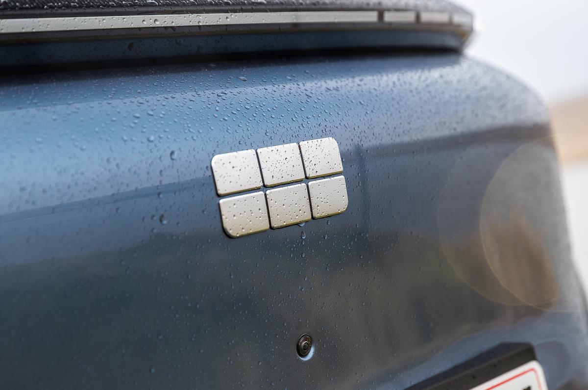 Geely Starray badge