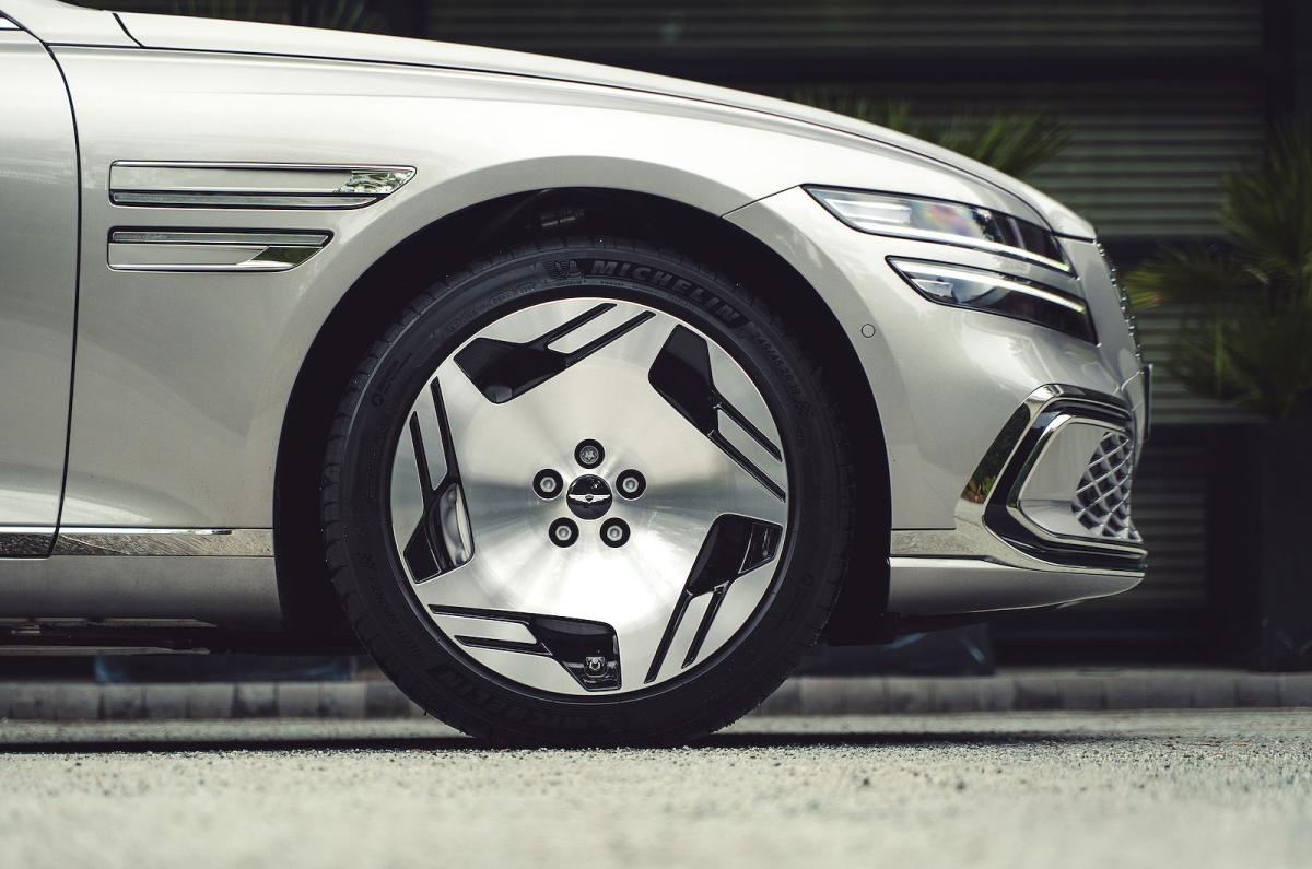 Genesis Electrified G80 alloy wheel