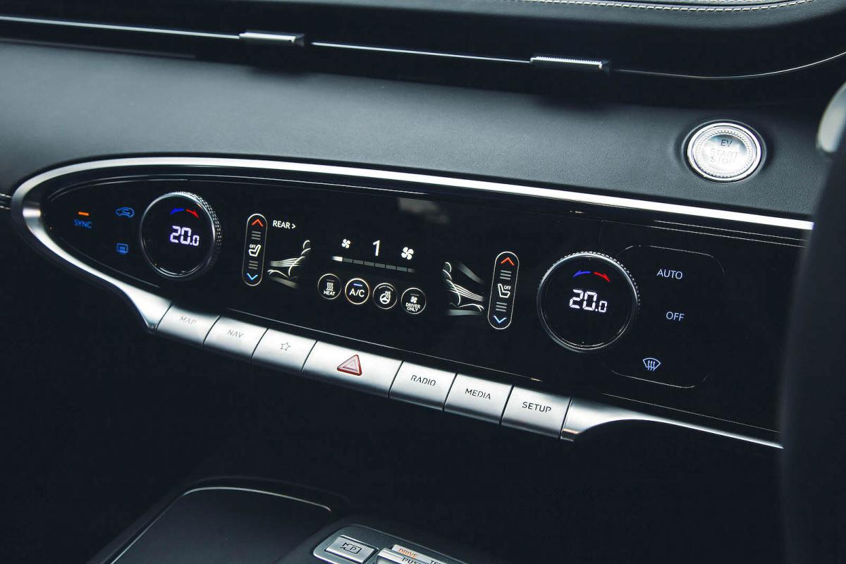 Genesis Electrified GV70 air-con controls