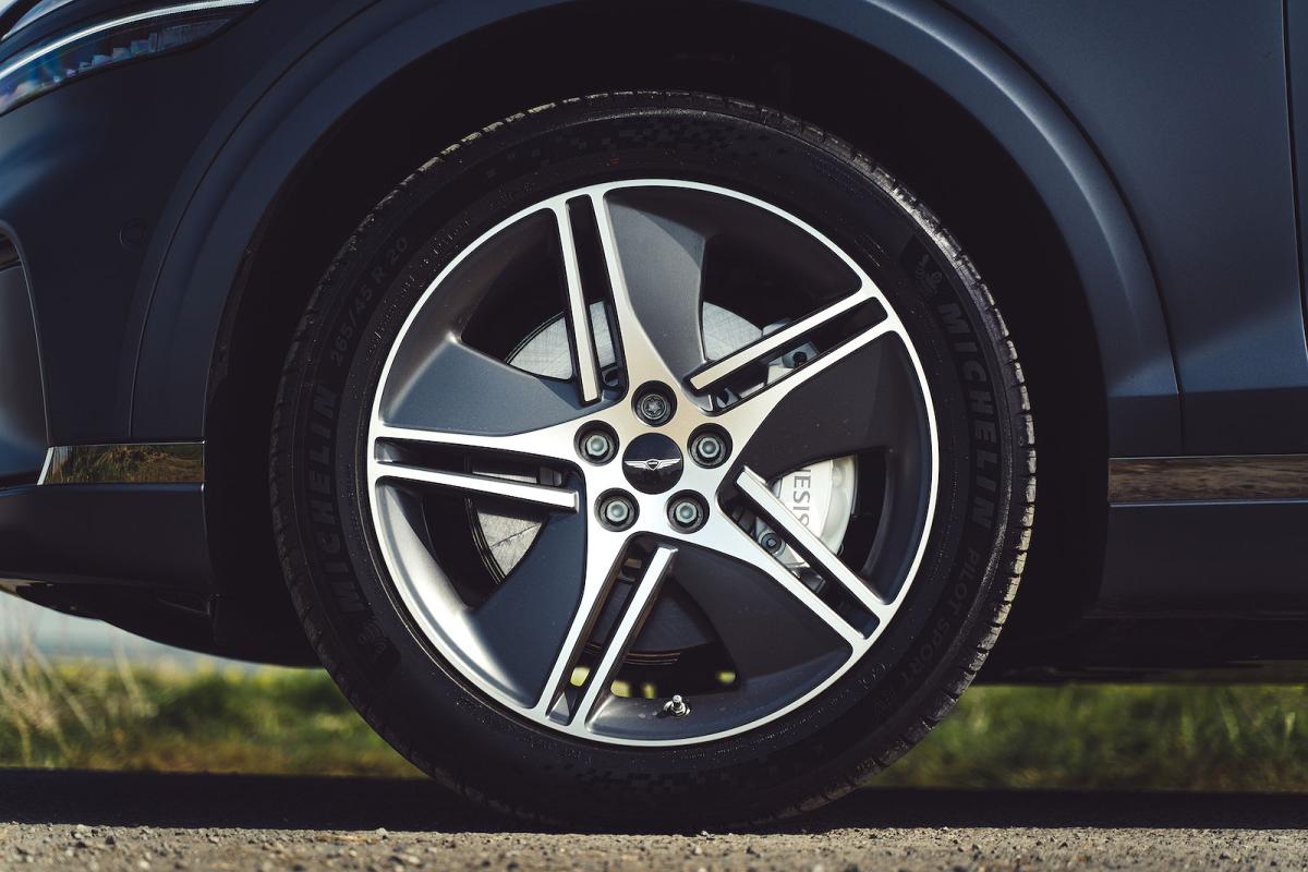Genesis Electrified GV70 alloy wheel