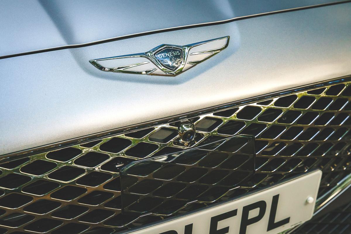 Genesis G70 badge and grille