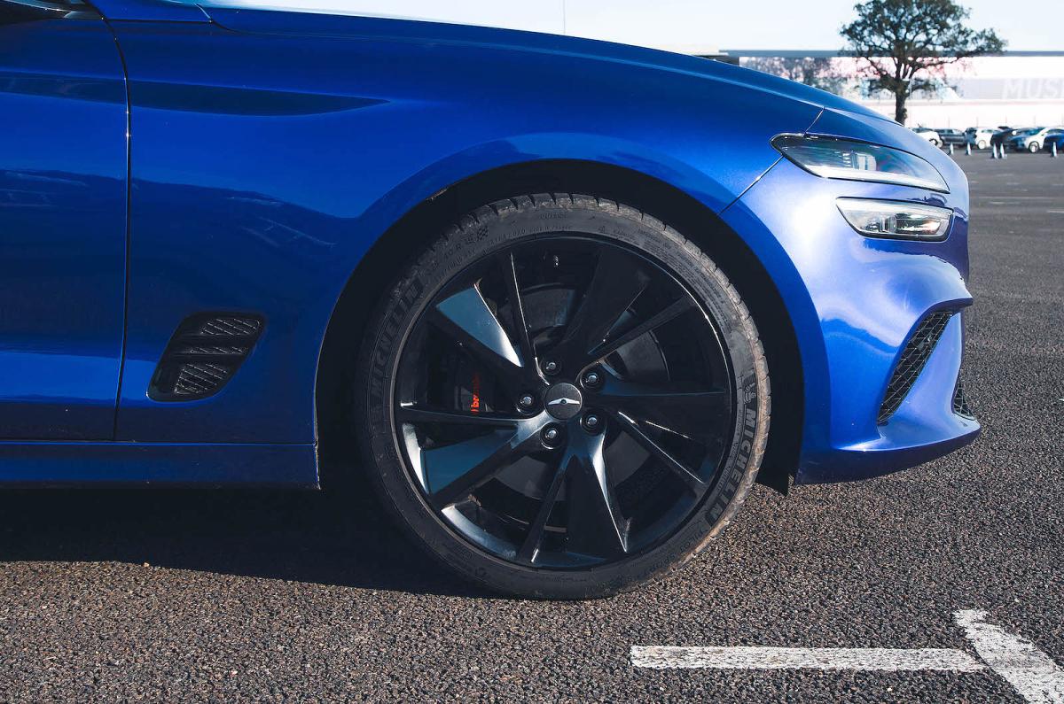 Genesis G70 Shooting Brake alloy wheel detail