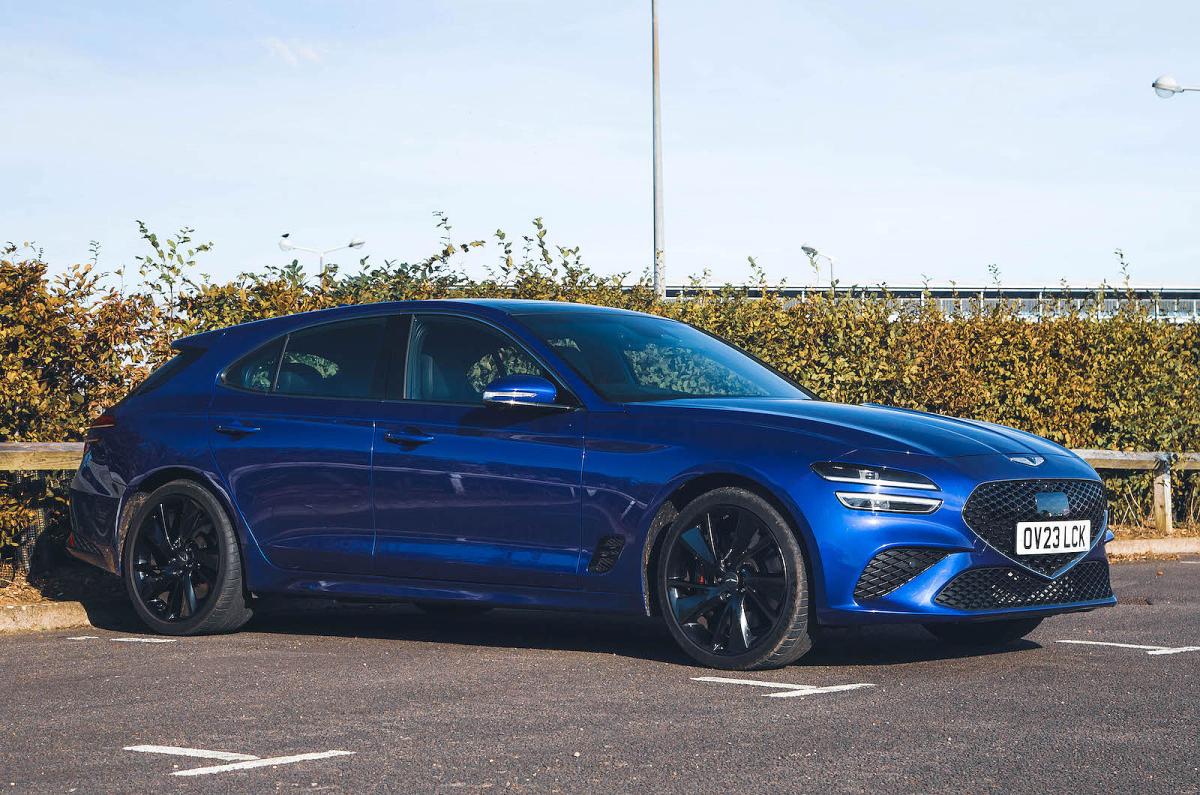 Genesis G70 Shooting Brake front right static