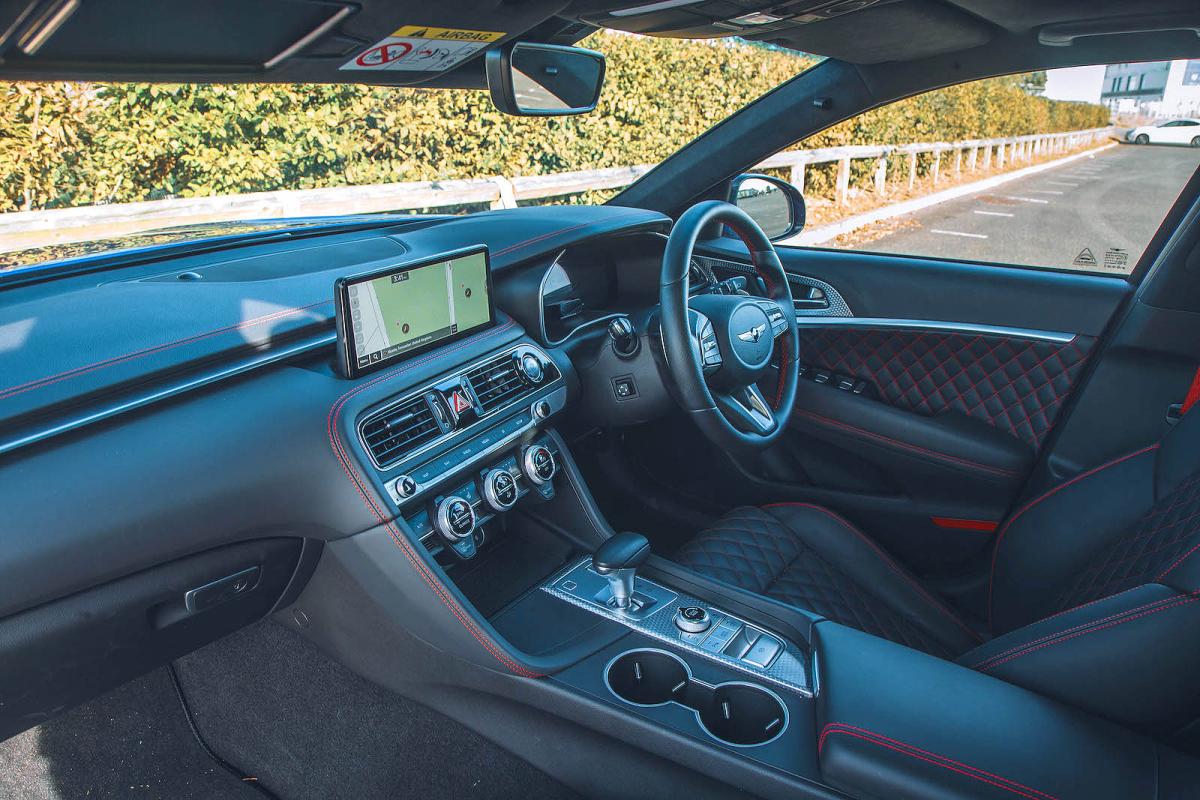 Genesis G70 Shooting Brake front seats
