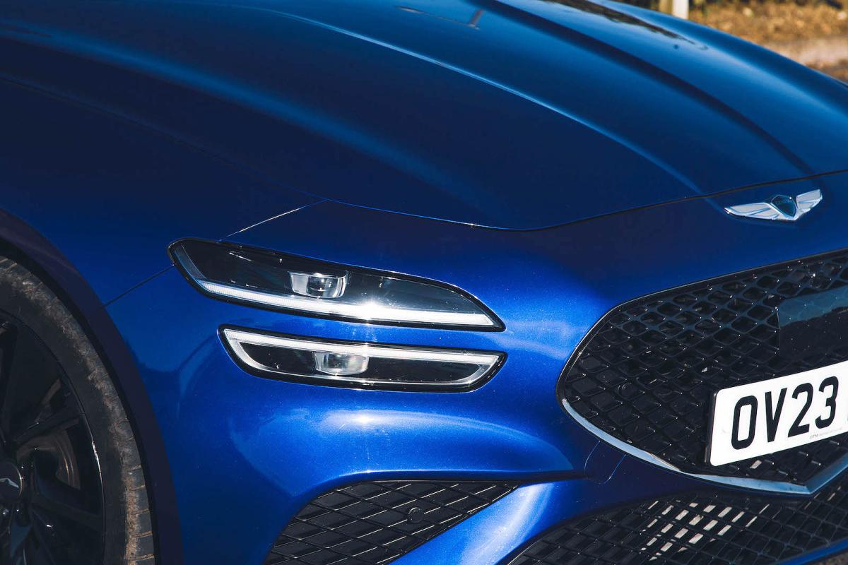 Genesis G70 Shooting Brake headlights detail