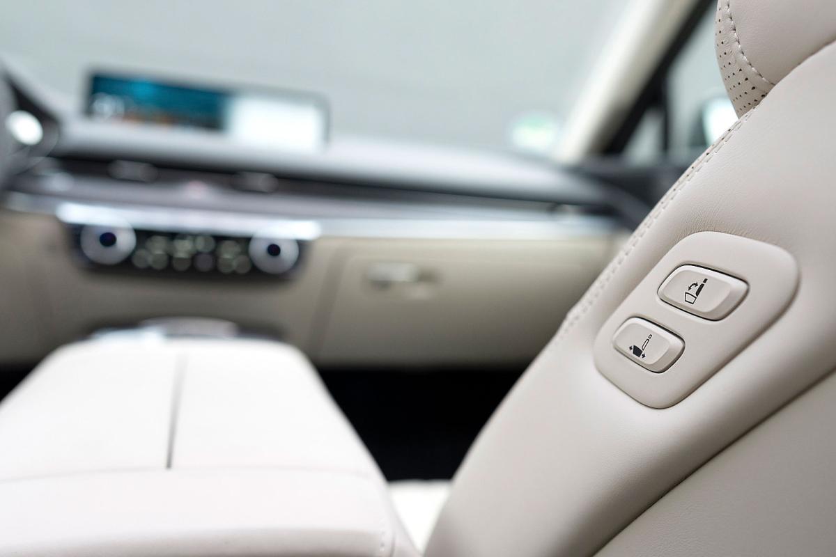 Genesis G80 seat adjustment buttons