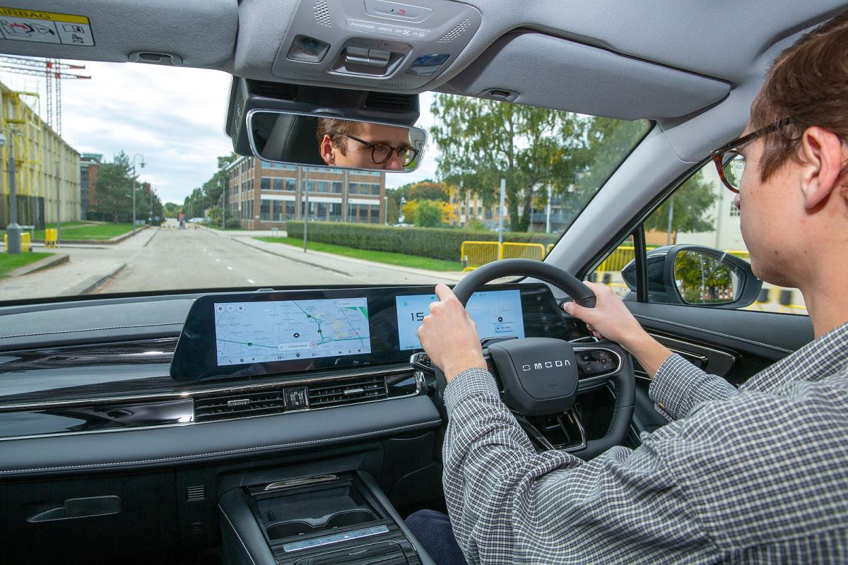 George Hill test driving Omoda E5