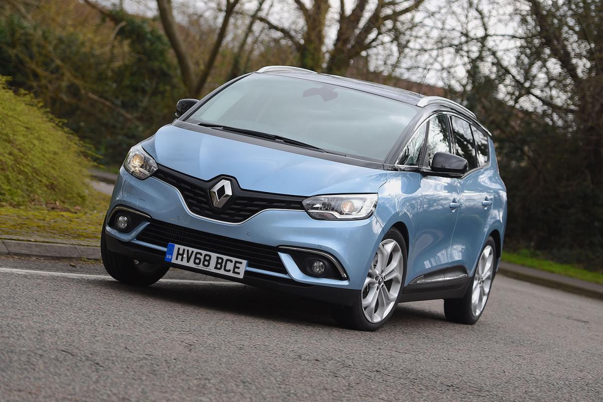 Renault Grand Scenic 2019 front cornering shot