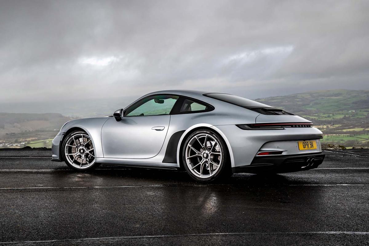 Porsche 911 GT3 2022 interior infotainment