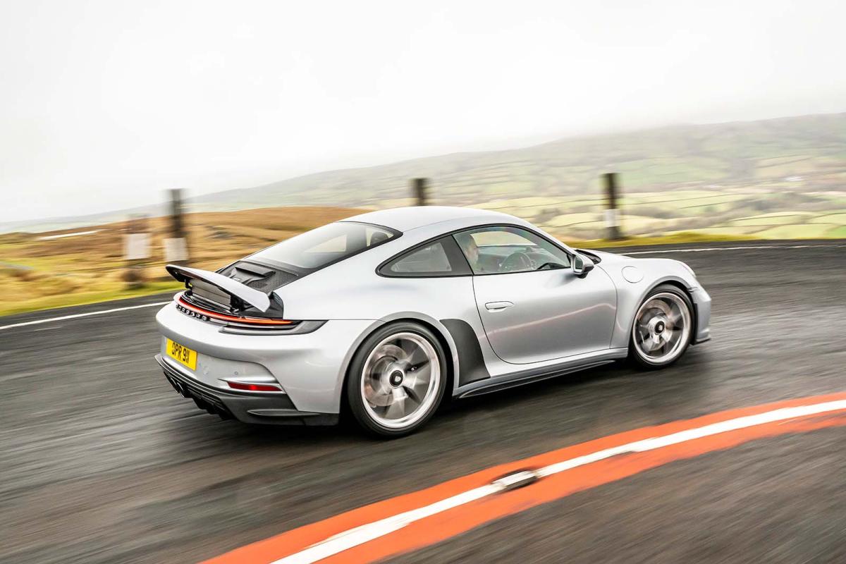 Porsche 911 GT3 2022 rear cornering