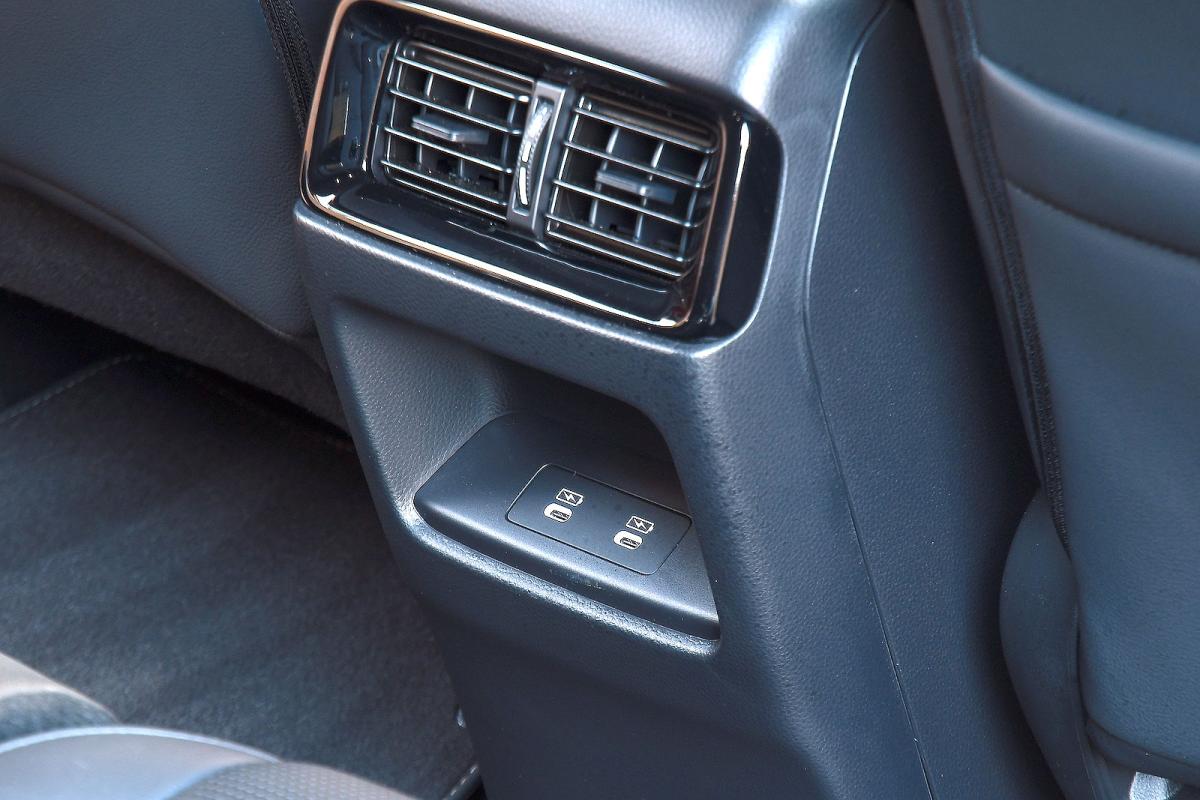 Honda CR-V rear interior detail