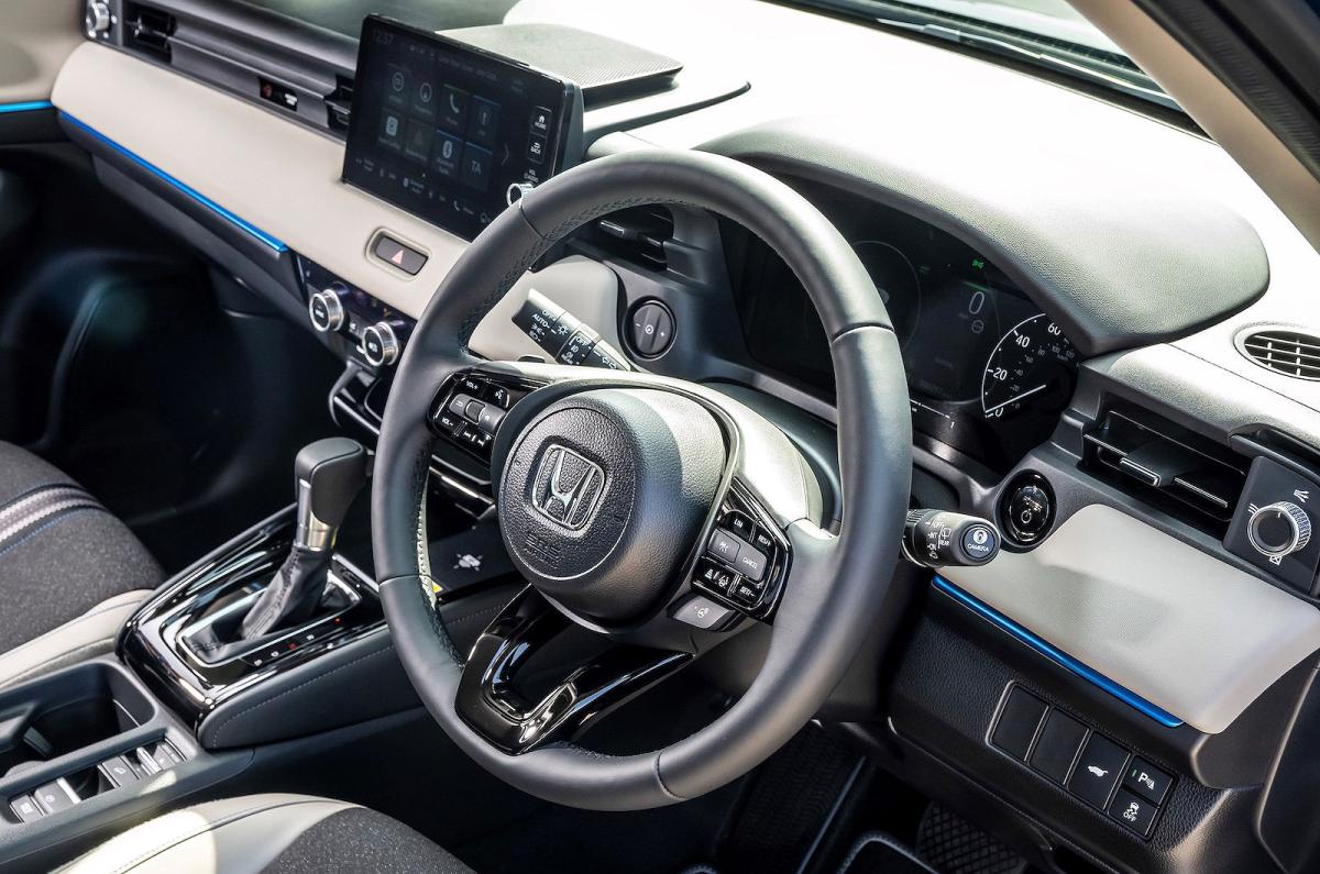 Honda HR-V steering wheel and screens