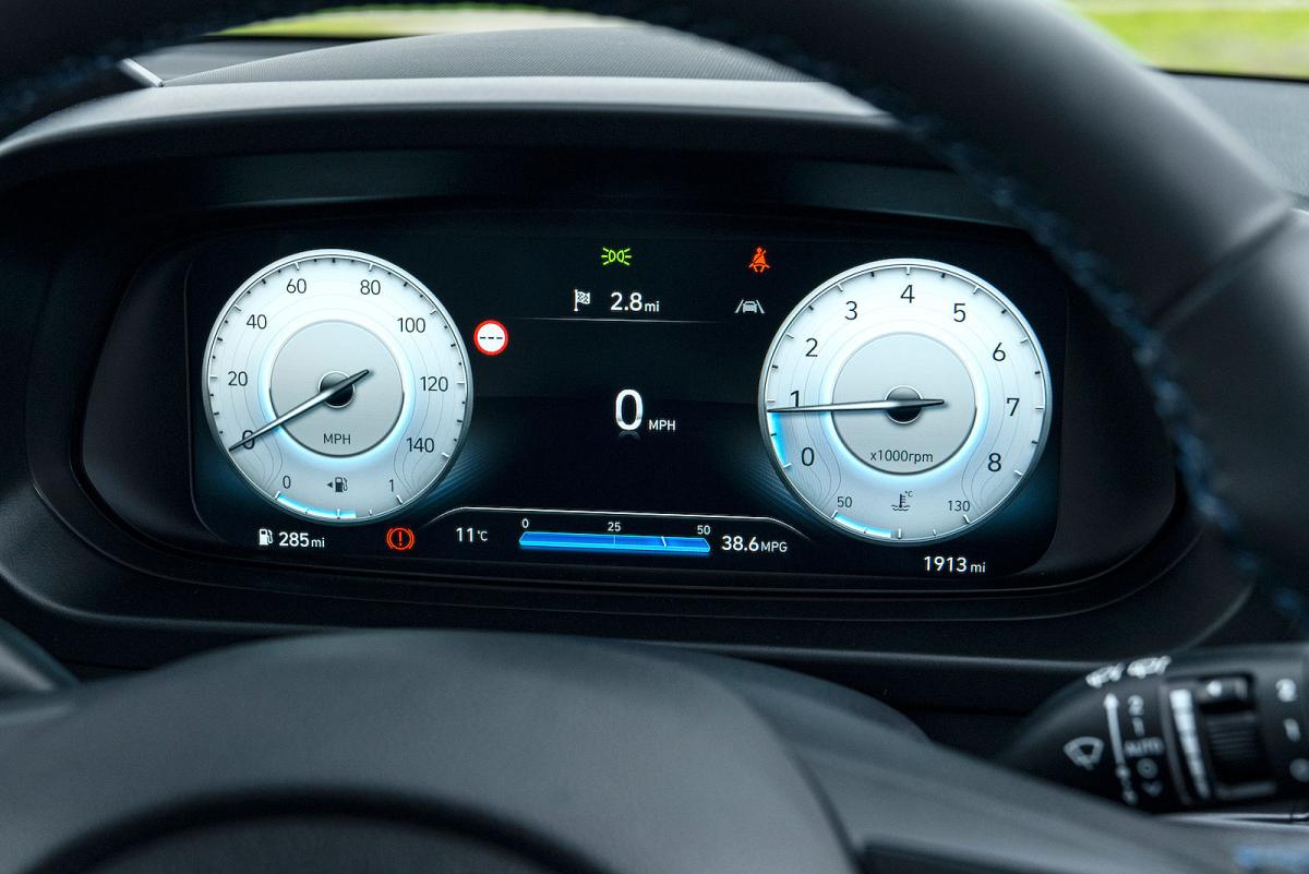 Hyundai Bayon driver display
