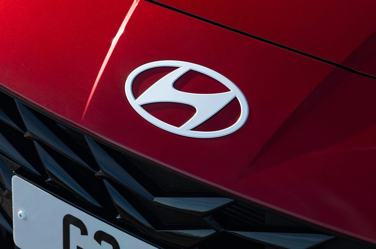 Hyundai i20 logo detail