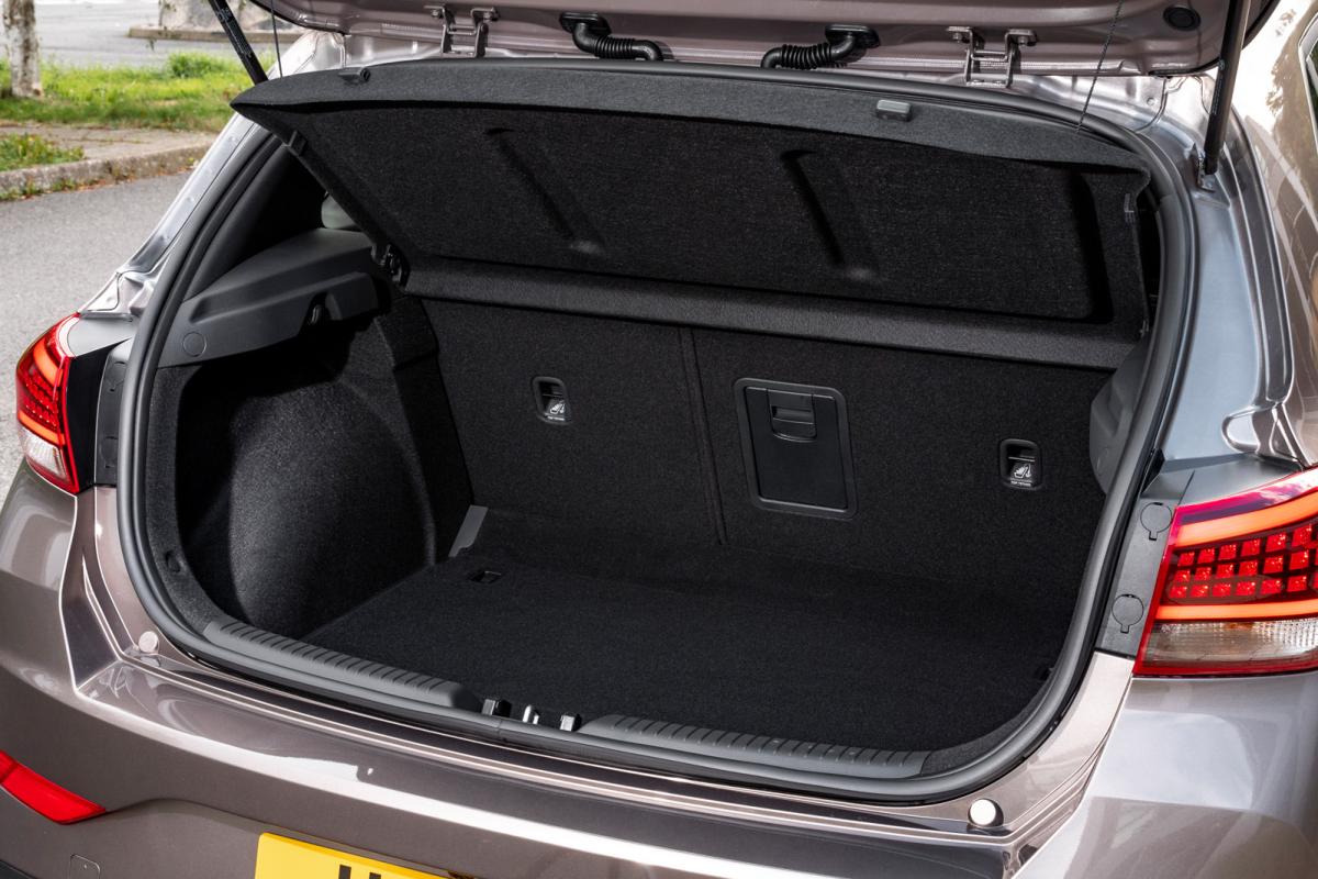 Hyundai i30 hatchback 2020 boot open